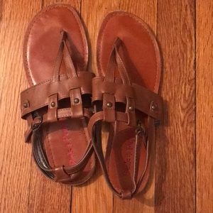 Strappy sandals. Flats.